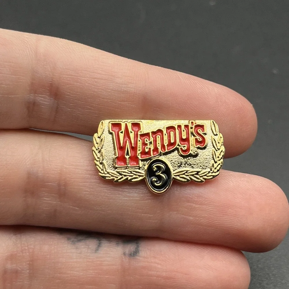 Wendy's Fast Food Restaurant 3 Years Of Service Employee Lapel‎ Hat Pin
